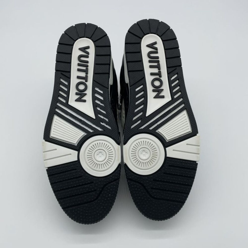 Louis Vuitton Men's Trainer Sneakers - Picture 6 of 6